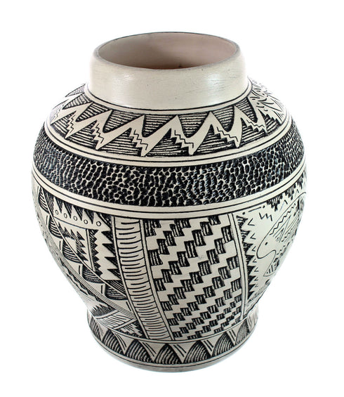 Bear Hand Crafted Navajo Pottery By Artist T.Tom And L.Sam AX129333