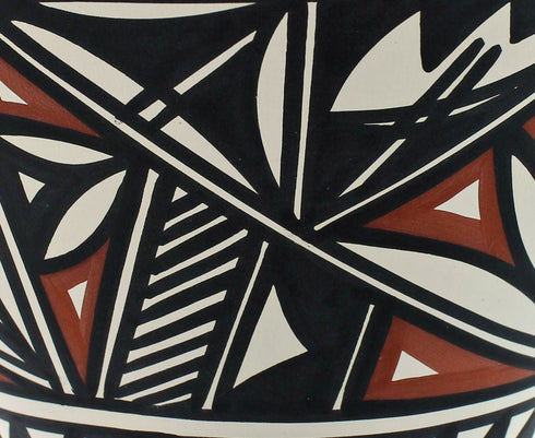 Hand Crafted Native American Acoma Pottery JX130394